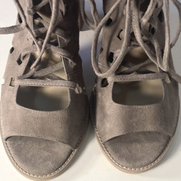 Vince Camuto SZ 11 NWOT Tressa Lace up Taupe Suede Open Toe Block Heel Bootie - Picture 3 of 7